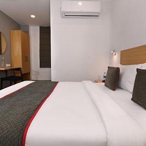 Super Townhouse Function Inn Near Chaudhary Charan Singh International Airport